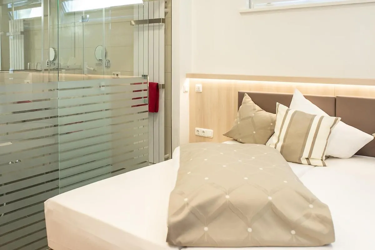 Hotel-Gasthof Weisses Ross Schwaig bei Nürnberg 3*,