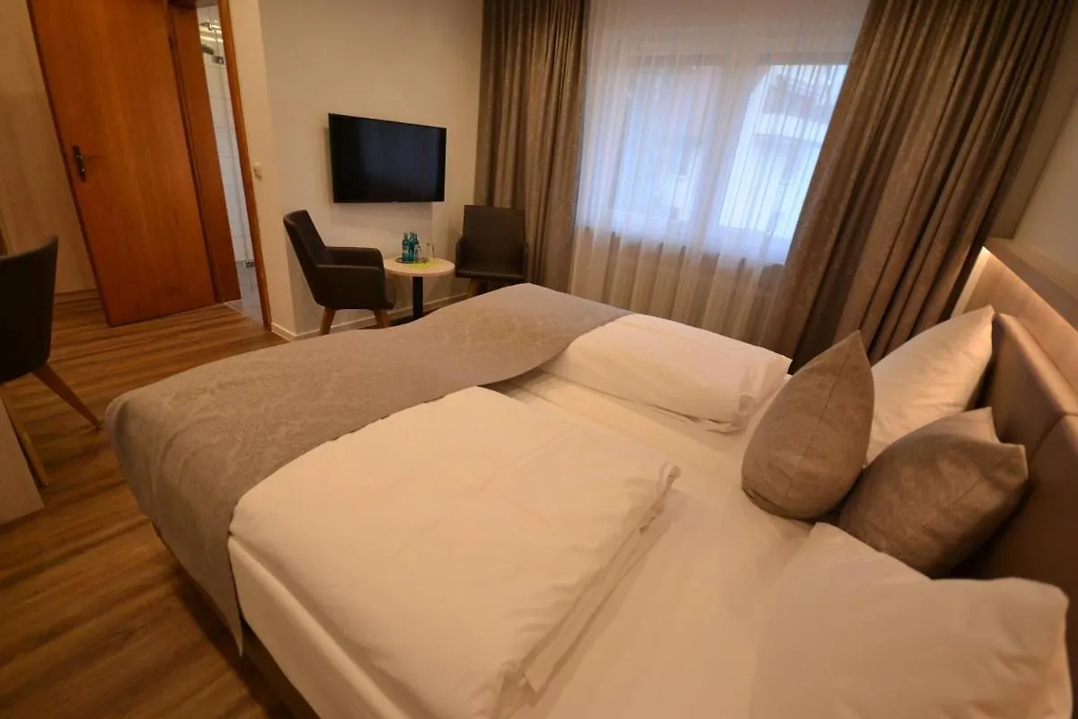 Hotel-Gasthof Weisses Ross Schwaig bei Nürnberg 3*,